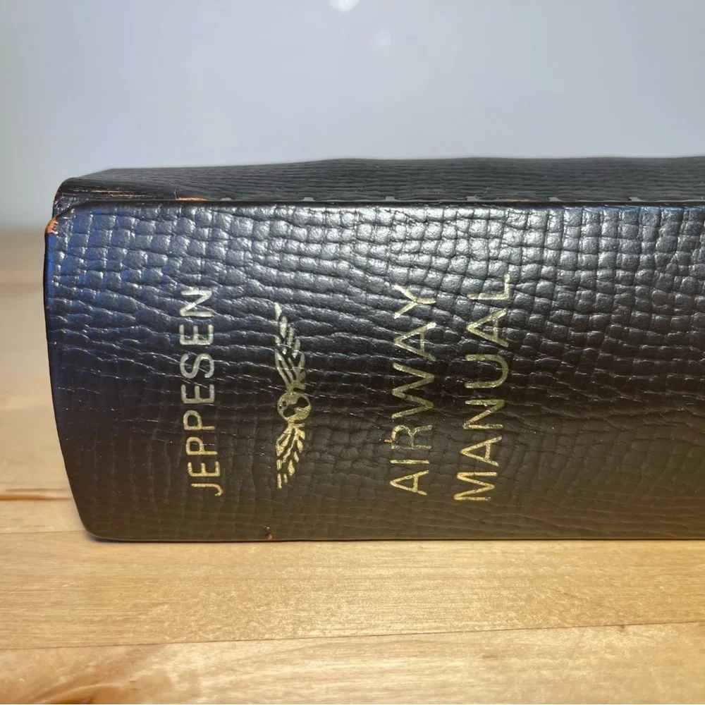 Jeppesen Premium Leather Binder - 2 inch